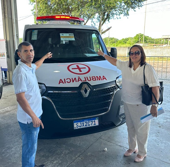 Prefeita Suzana Ramos recebe mais uma ambulância adquirida através do deputado Jordávio Ramos